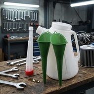 Oil Jug with Spout Built-in Handle Plastic Oil Jug 5 L