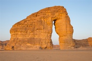 沙烏地阿拉伯旅遊10日│哈薩綠洲．大象岩．岩石雕刻．聖城麥地那．高速火車
