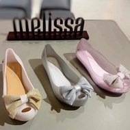 รองเท้าผู้หญิง Melissa 2024 ใหม่รองเท้าเยลลี่ผ้าโบว์รองเท้าแตะผู้หญิงปากปลารองเท้าเดียวแม่ลูกแม่ลูกรองเท้าหอม ~