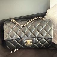 全新CHANEL黑色小羊皮菱格紋淡金扣20cm Mini COCO口蓋包A69900