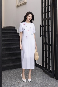 SWANLAKE | Váy Đầm Nữ Midi Suông Linen Thêu Hoa Tay Cổ Tròn Viền Thun Có Túi Xẻ Tà Công Sở Hè D12694