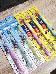大量Lion Clinica Kids 兒童及嬰兒牙刷