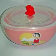 aaL皮1商旋.(企業寶寶公仔娃娃)全新2014年日本製Doraemon哆啦A夢-大雄造型粉紅色系陶瓷碗!--附塑膠蓋!