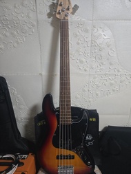 Squier Affinity Jazz bass V