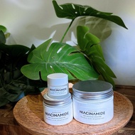 Niacinamide powder (vitamin b3) supports skin whitening, cosmetic ingredient powder