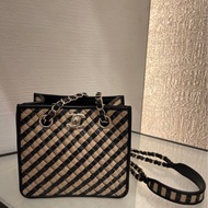 全新CHANEL 香奈兒 經典雙C LOGO 編織拉菲草水桶包 斜背包少見特殊款