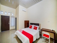 OYO 90773 Shine Guest House Syariah