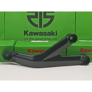 56DT0333 DT113410 Hanger Stay Right Dominar400