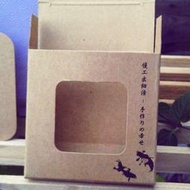 E-1041牛皮盒(慢活-魚手工皂盒7號-牛皮紙盒-牛皮盒-包裝盒-正方形紙盒-牛皮紙方形開窗空盒-背面有手工皂注意事