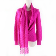 香奈兒 (CHANEL) P44135 羊駝毛混紡圓領長袖針織衫，粉紅色，36碼，正品，義大利製造，女款，成色極佳。附有Coco Mark披肩。