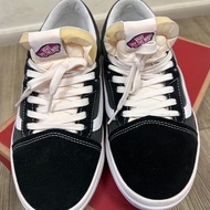 Second Hand US 9.5 Vans Old Skool Over Worn 2 Times Complete Box