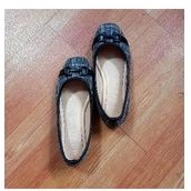 Flat shoes size 34