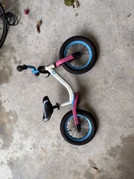 Strider 兒童平衡車