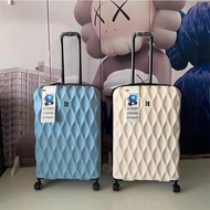 《包快遞送貨》 清倉特價 英國🇬🇧 IT LUGGAGE 只限最後3個 白色 大容量 20/24/26吋行李箱 行李喼 luggage it baggage suitcase travel big volume TSA LOCK EXPANDABLE