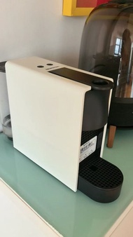 Nespresso 咖啡機連咖啡膠囊