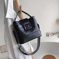 TAS SELEMPANG BISA DI JINJING UNTUK WANITA BAHAN CROCODILE SKIN BATAM ARS42B