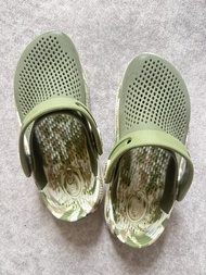 Crocs LiteRide Camo Sandals (Crocs 軍綠迷彩拖鞋）- Size J2 ( = 32-34 cm)