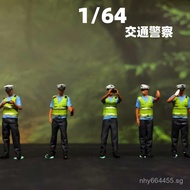 1/64Miniature figure model of a male traffic police officer, small-scale soldier figure for diorama 