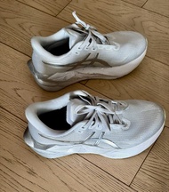 Asics 亞瑟士銀色跑步鞋行山鞋