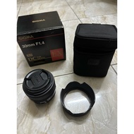 SIGMA 30MM F/1.4 DC.