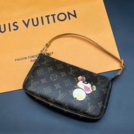 【天朝上品】二手品《Louis Vuitton LV 老花字紋限量款村上隆熊貓腋下包/手提包/肩背包/化粧包/麻將包》