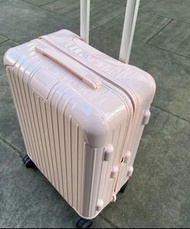 rimowa essential cabin size 21