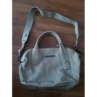 Alexander McQueen sling bag preloved (nett Price)