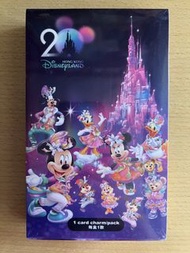 【全新】香港迪士尼樂園20周年卡牌掛飾（渣打限量版）盲盒 Disney 20th Anniversary Card Charm