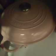 Le Creuset 粉紅色鑄鐵鍋 (26cm)