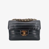 CHANEL Vintage Black Lambskin Horizontal Jumbo Flap Bag