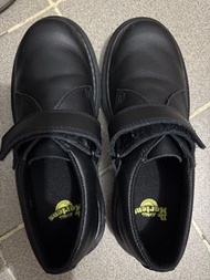 Dr. Martens 黑色皮鞋