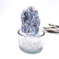 抱團。水晶盆栽 療癒 能量 組合 l 藍晶石共生雲母石榴石原礦 l