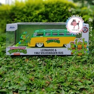 Youth Mutant Ninja Turtles Leonardo & 1962 Volkswagen Bus