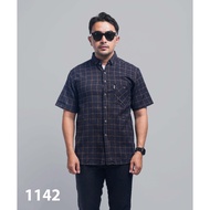 PAKAJI Kemeja Pria Flanel Pendek Premium Kotak-kotak Flanel Navy Garis Coklat 1142