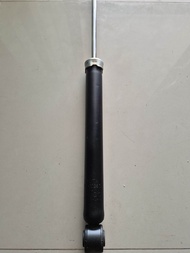 โช๊ค toyota prius ปี 2009 ถึง 2017 มือสอง used