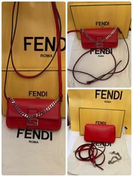 Fendi （小怪獸眼睛雙F)法棍小廢包🙋銀色短鍊、可調節紅色斜背帶皆可拆卸；可當卡零錢包、手拿包、斜背包等⋯