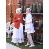 PUTIH D Ivy skirt suit (a set of blouse and skirt), white blouse/blouse Dannis Collection
