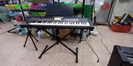 ROLAND (E-09) 電子琴 61鍵 自動伴奏鍵盤 附山葉琴架二手良品。售價8000元。地點嘉義市。不幫寄。因為怕商品運送過程中損壞原廠變壓器遺失。已購入全新副廠變壓器