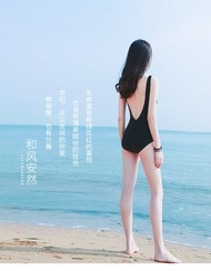 Bikini liền mảnh màu đen khoét lưng chữ V sành điệu