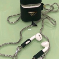 Prada AirPods &amp; AirPods Pro保護鏈條。（小紅書爆紅款）