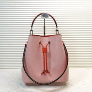 LV 粉色epi水波纹牛皮 水桶包 手提包 肩背包