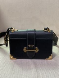 Prada Milano 黑色皮革肩背包