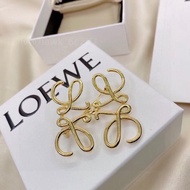 Loewe 經典Logo造型女款胸針