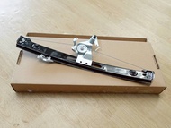 รางยกกระจกบานหลังขวา BMW Series 3 E46 ปี 1998 - 2004