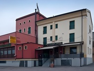 藍帶酒店 (Hotel Blue Ribbon)