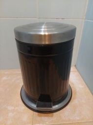 Stainless Steel Trash Can with Lid 不銹鋼腳踏垃圾桶