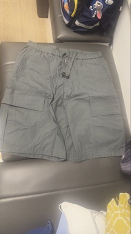Uniqlo U綠色工裝短褲