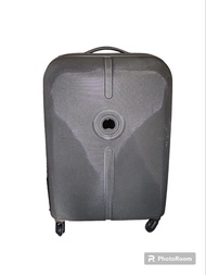 DELSEY Hardcase Medium  Luggage, Pre-owned. DELSEY 硬箱中型行李箱，二手。