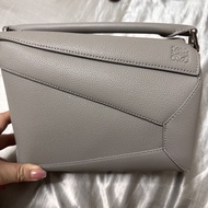Loewe 灰色puzzle bag 細size 24cm