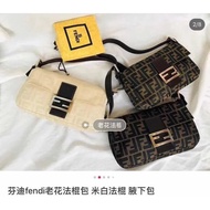 Female Baguette Baguette Medieval Old Flower Baguette Baguette 2026 New Style Fashion Shoulder Bag M